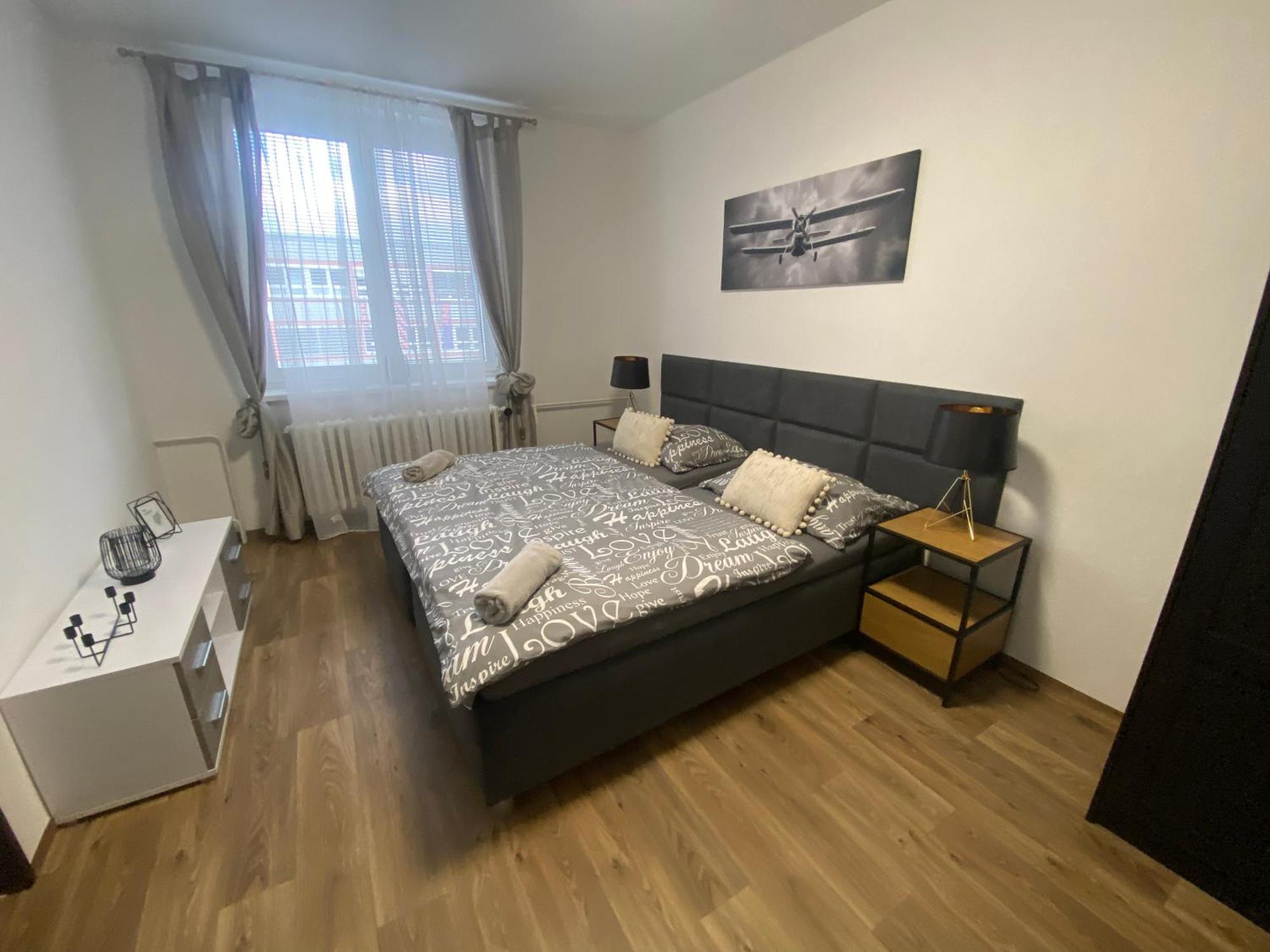 Cerna Ruze - 3 Apartment