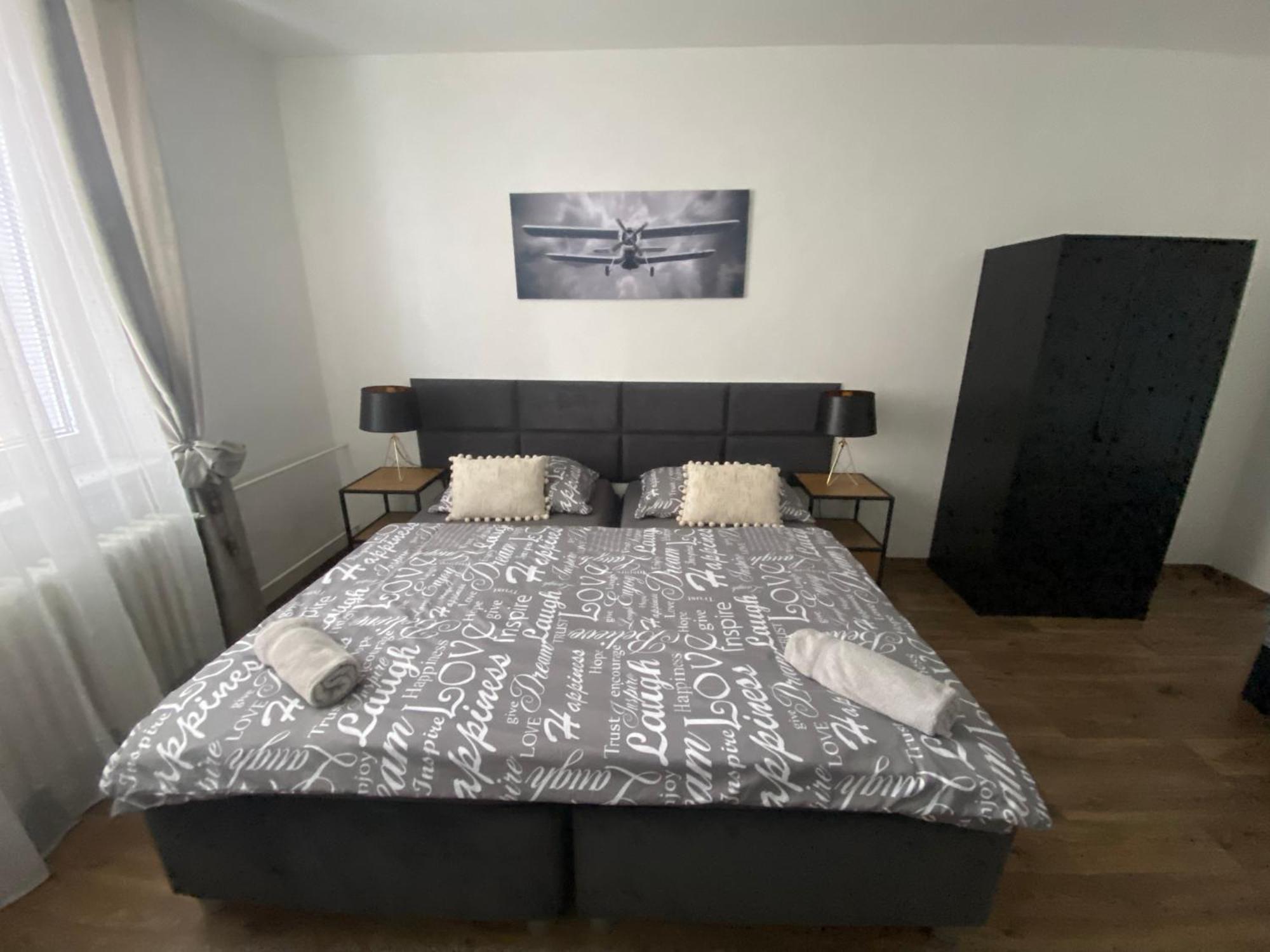 Cerna Ruze - 3 * Plzen